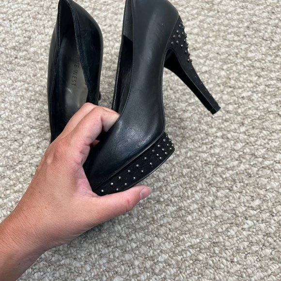 Nine West platform black peep toe heels studded size 10 - Picture 3 of 9